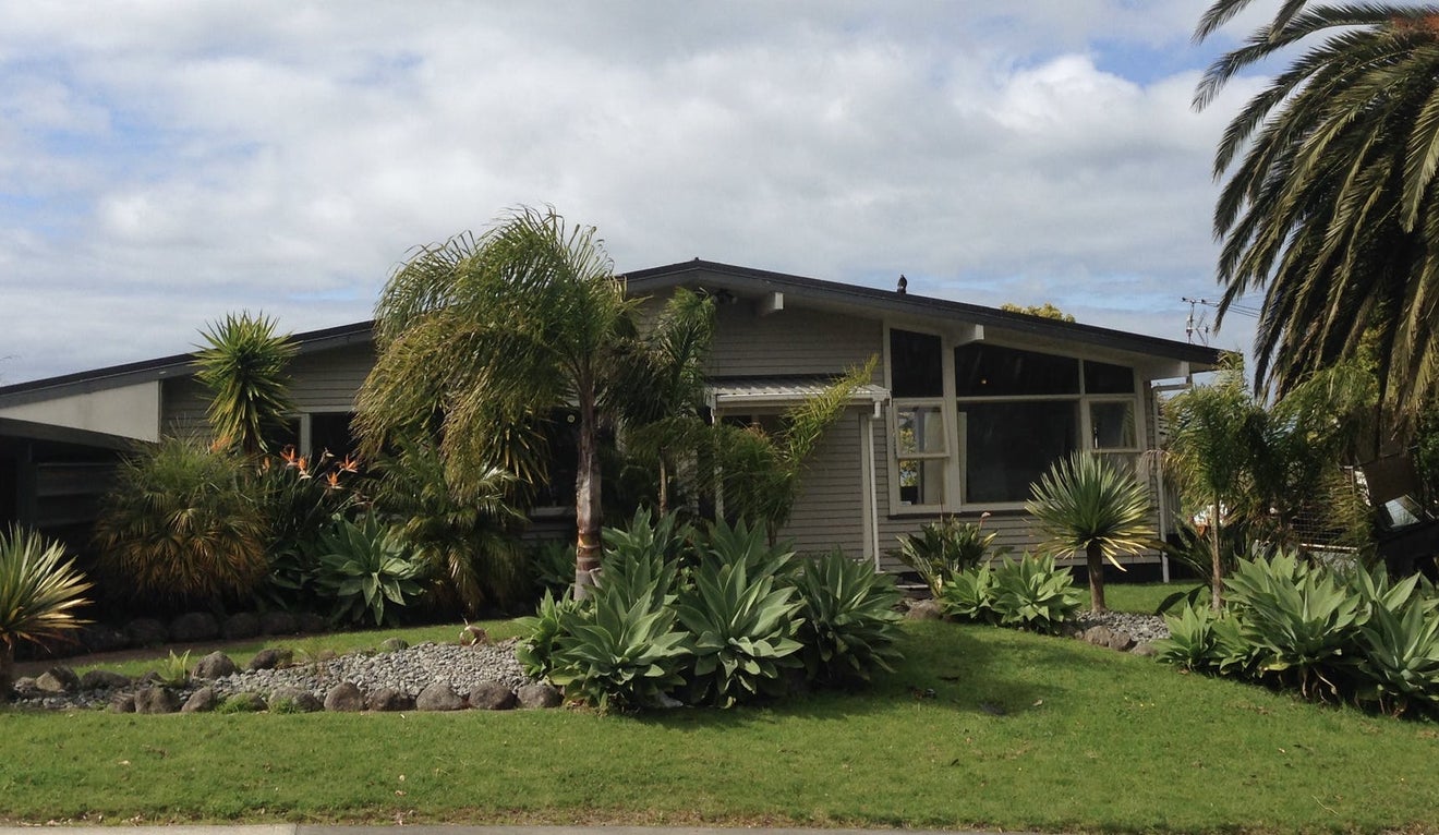 8 Lantana Road, Green Bay, Auckland - Carousel 1