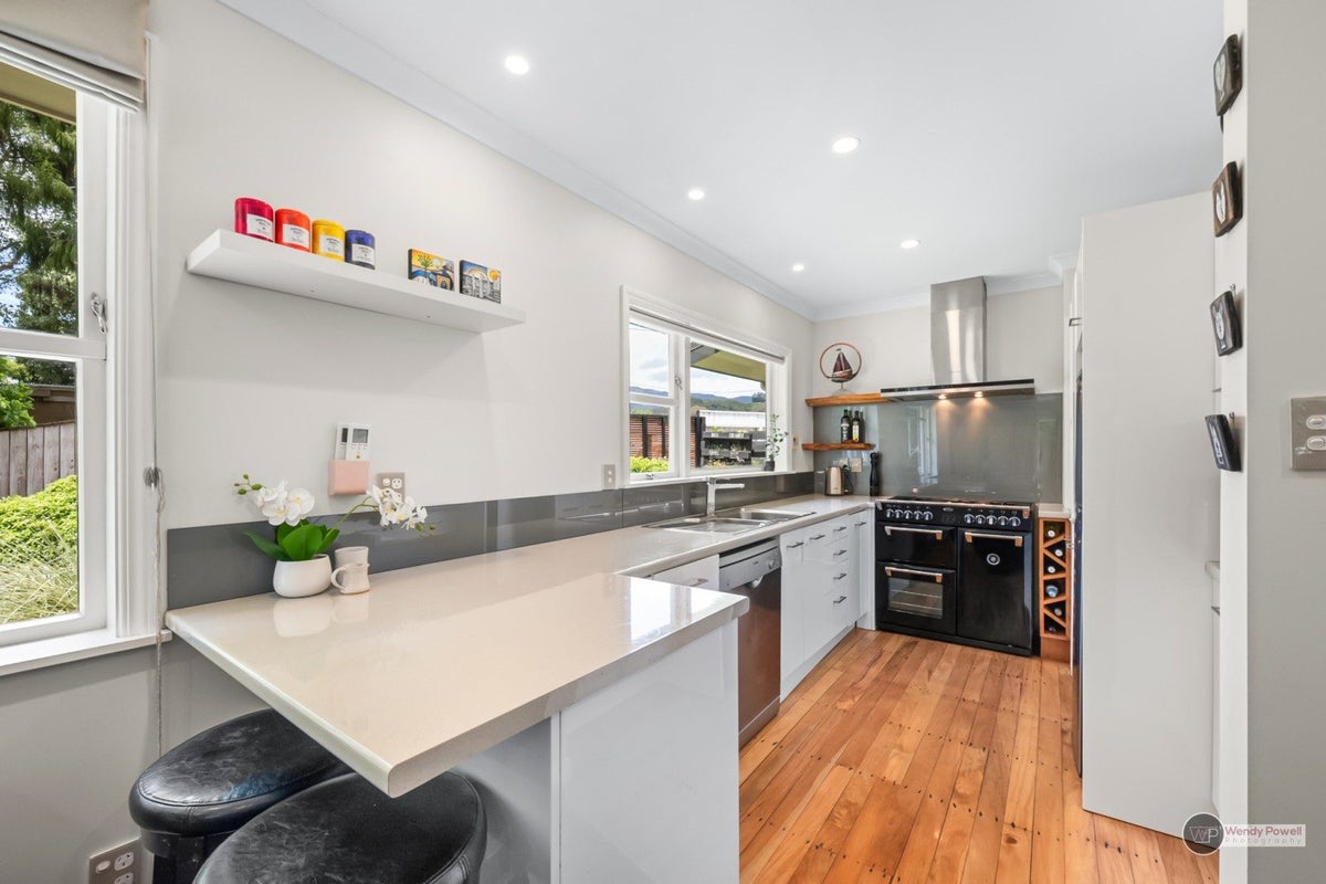 19 Benge Crescent, Clouston Park, Upper Hutt - Carousel 2