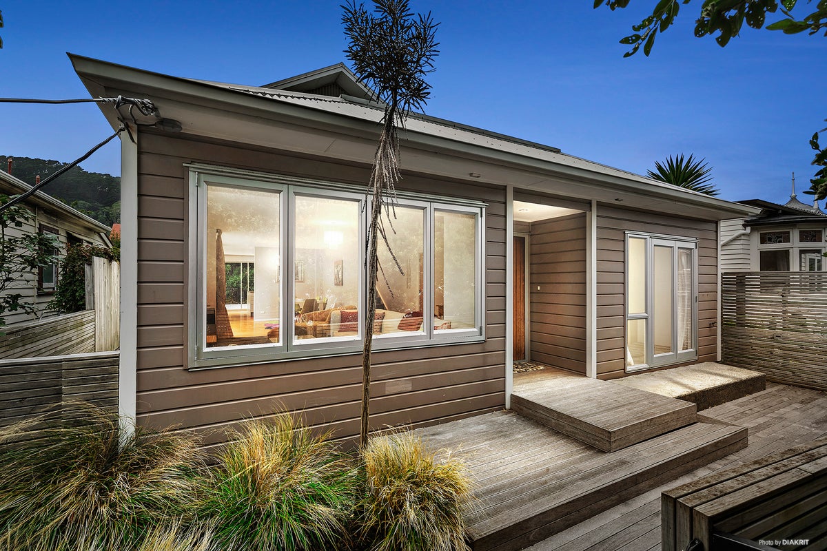 83 Brougham Street, Mount Victoria, Wellington - Carousel 1