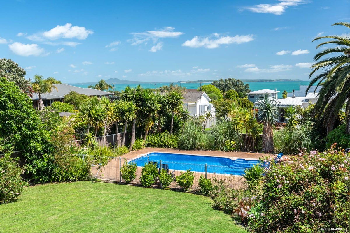 92 First View Avenue, Beachlands, Auckland - Carousel 1
