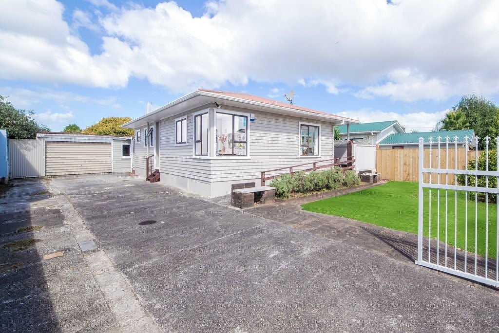 3 Mawney Road, Henderson, Auckland - Carousel 1