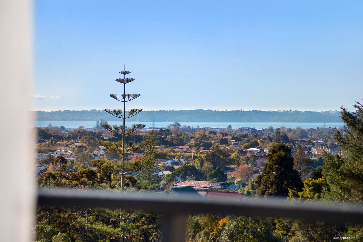 211 Titirangi Road, Titirangi, Auckland - Carousel 2
