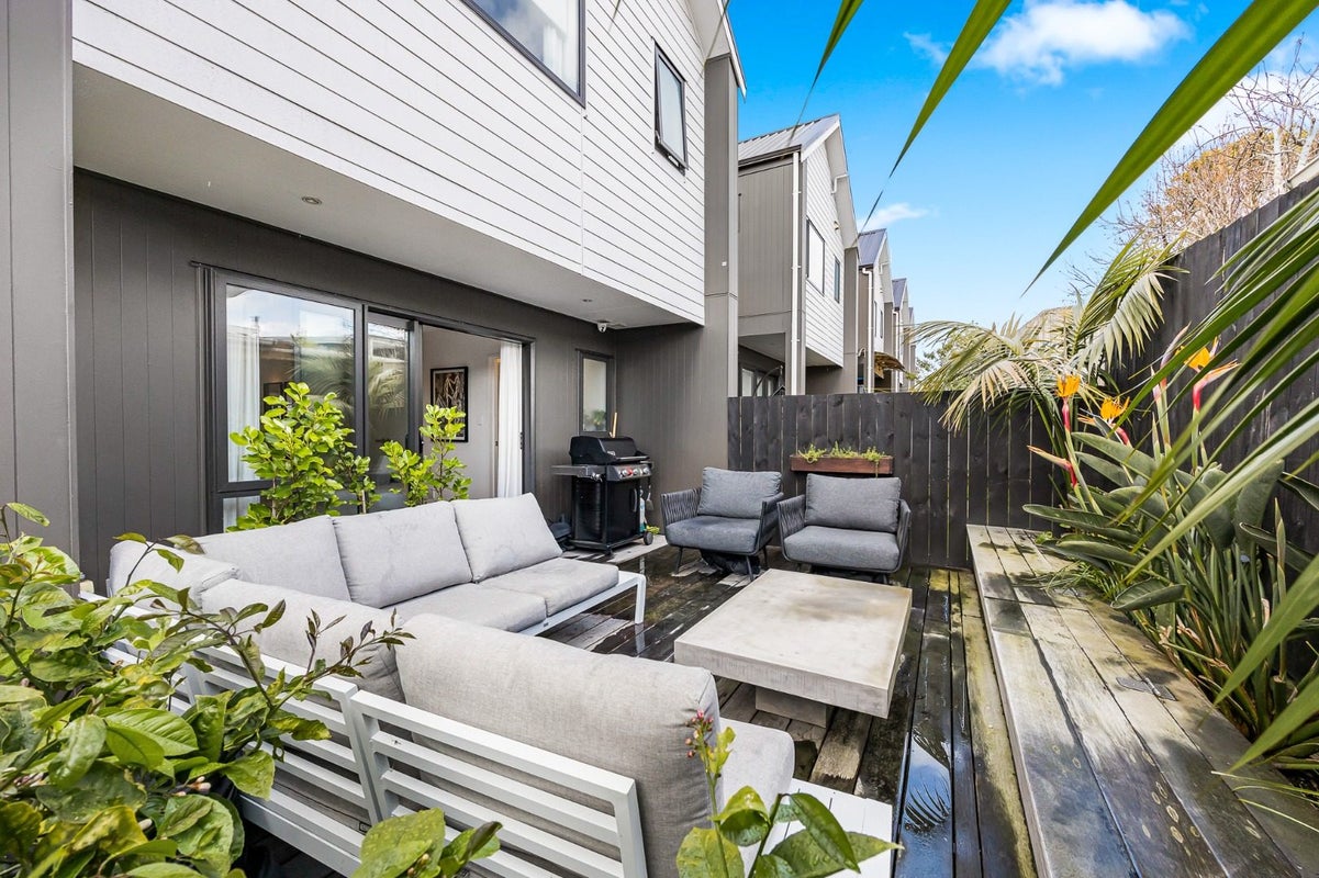 14B Kelwyn Road, Kelston, Auckland - Carousel 1