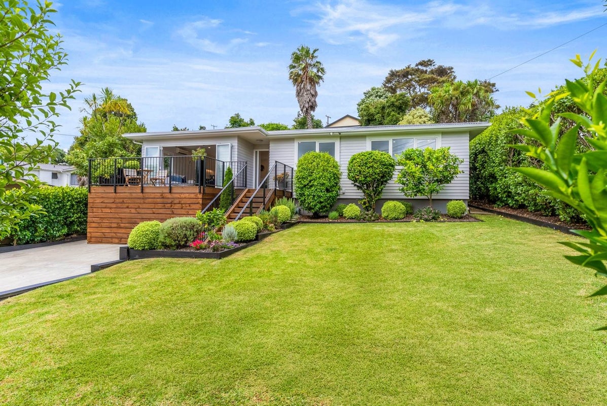 17 Coroglen Avenue, Birkenhead, Auckland - Carousel 2