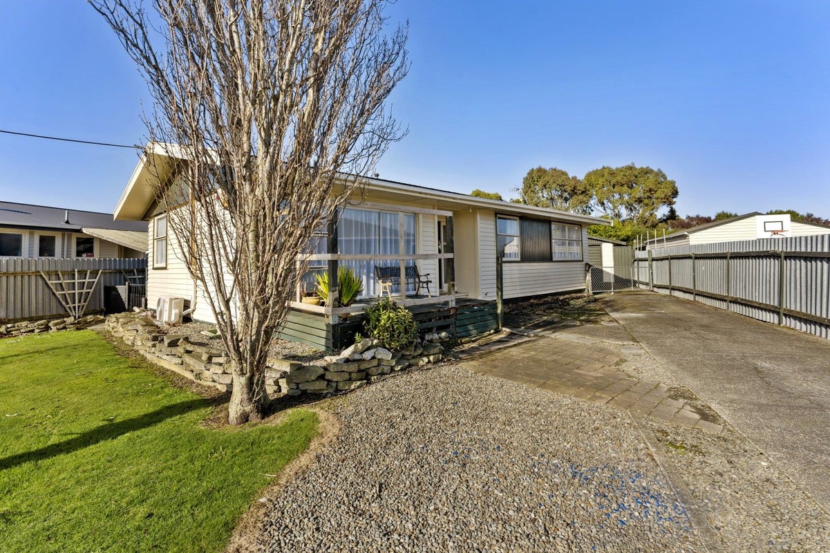 43 Tararua Terrace, Cloverlea, Palmerston North - Carousel 24
