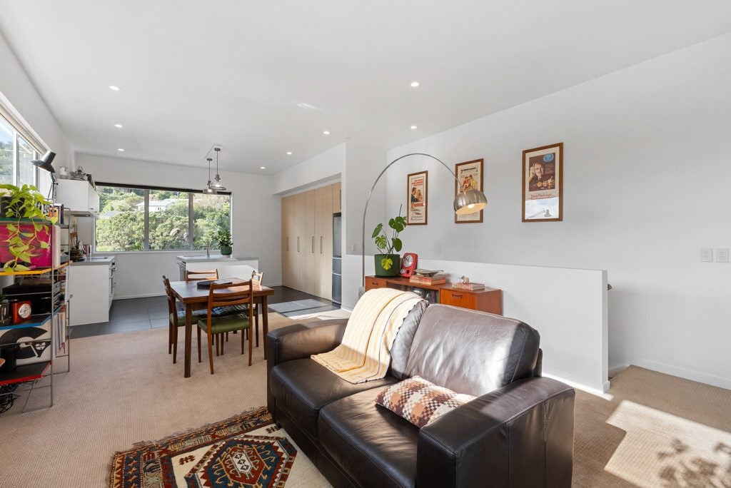 9 Tiketike Way, Brooklyn, Wellington - Carousel 1