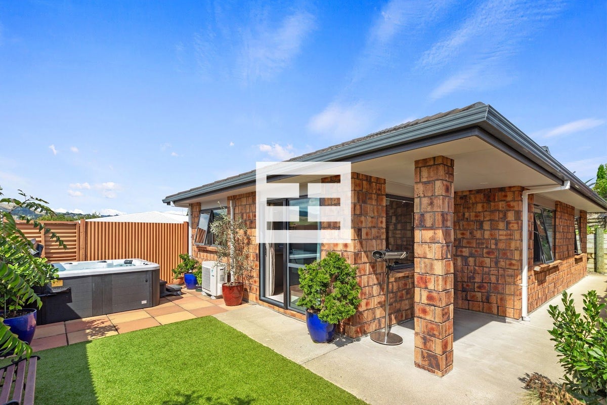 64A Corinna Street, Welcome Bay, Tauranga - Carousel 1