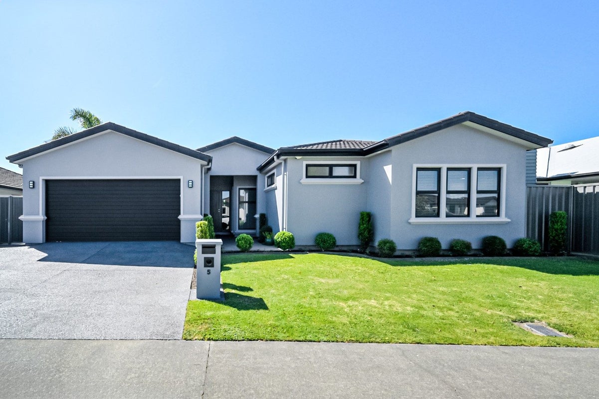 5 Aoraki Road, Poraiti, Napier - Carousel 1
