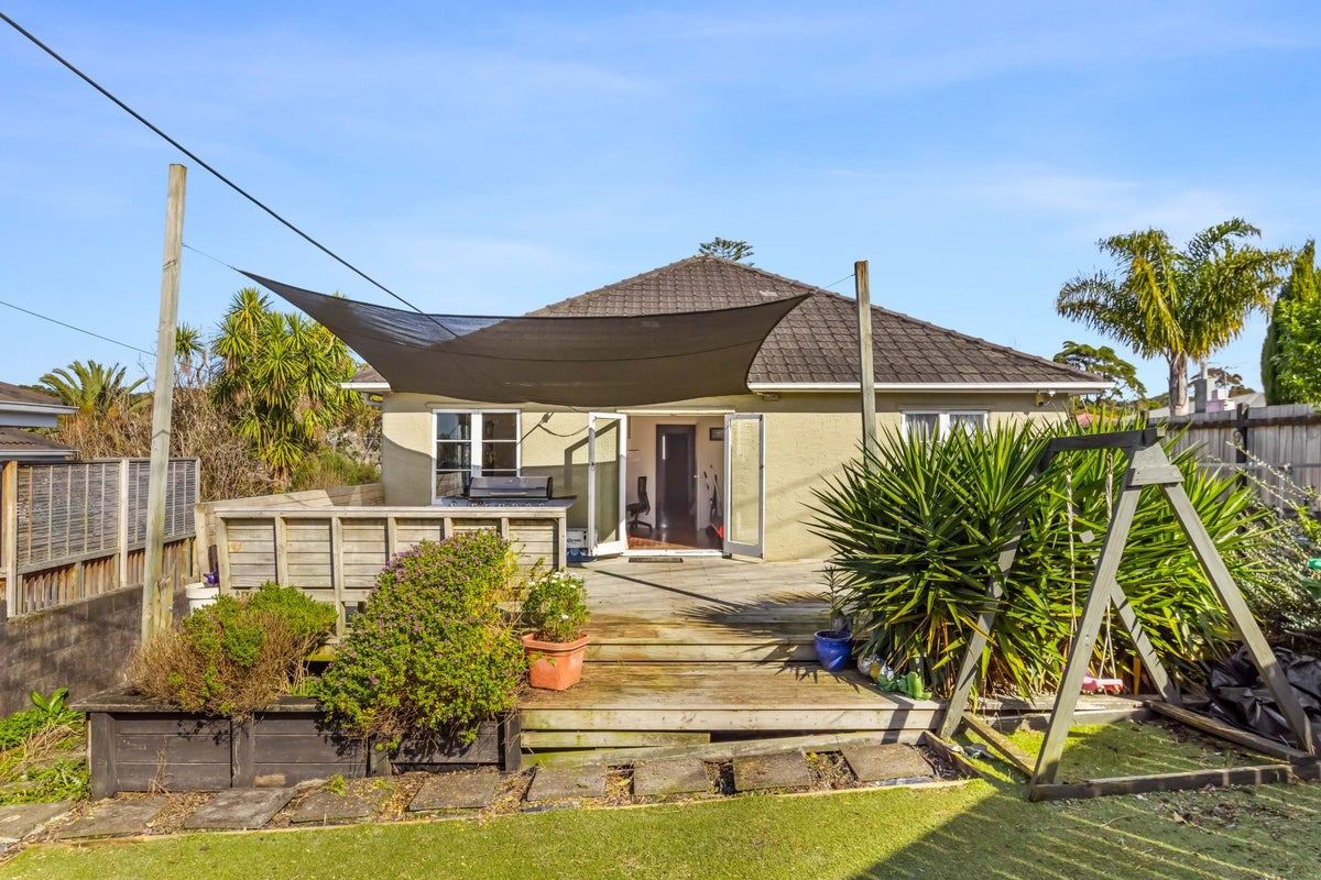 6 Glengarry Road, Glen Eden, Auckland - Carousel 1