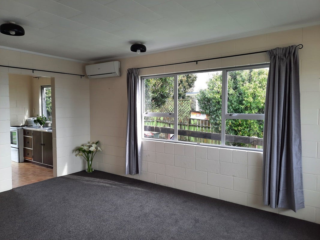 10 Banks Street, Marfell, New Plymouth - Carousel 2
