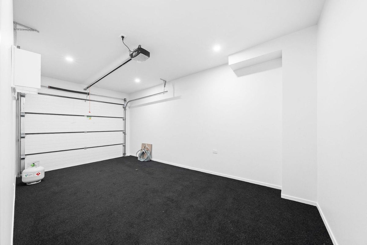 2/30A Tirimoana Road, Te Atatu South, Auckland - Carousel 8