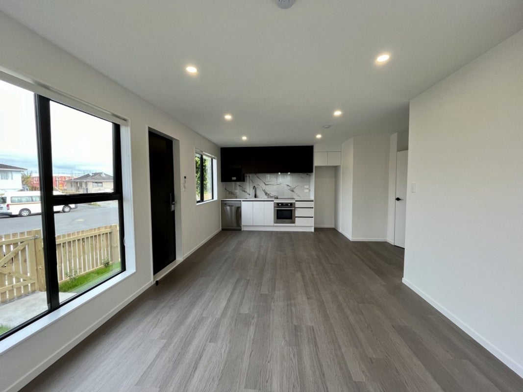 12A Massine Place, Randwick Park, Auckland - Carousel 2