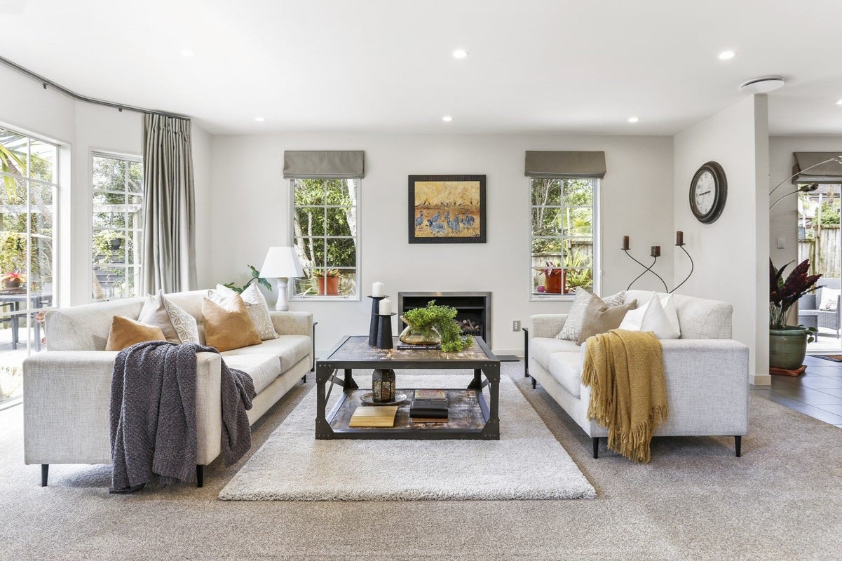 70 Saddleback Rise, Murrays Bay, Auckland - Carousel 1