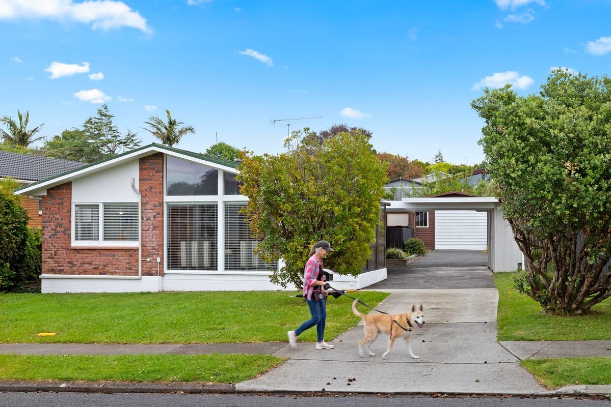 26 Beechdale Crescent, Pakuranga Heights, Auckland - Carousel 1