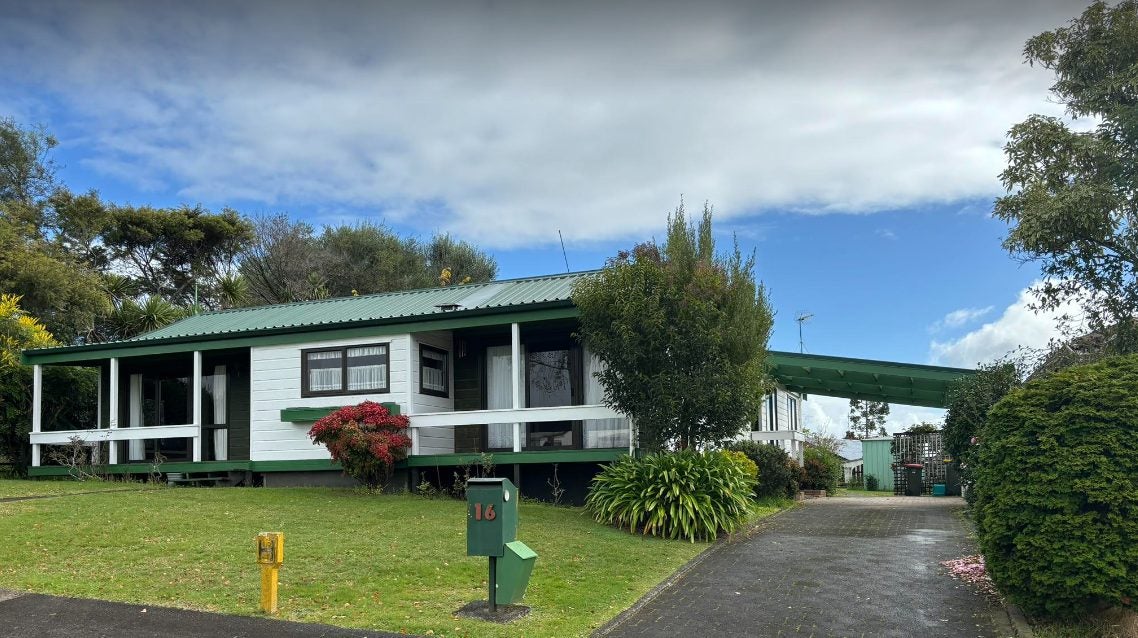 16 Ngaio Place, Pukete, Hamilton - Carousel 1