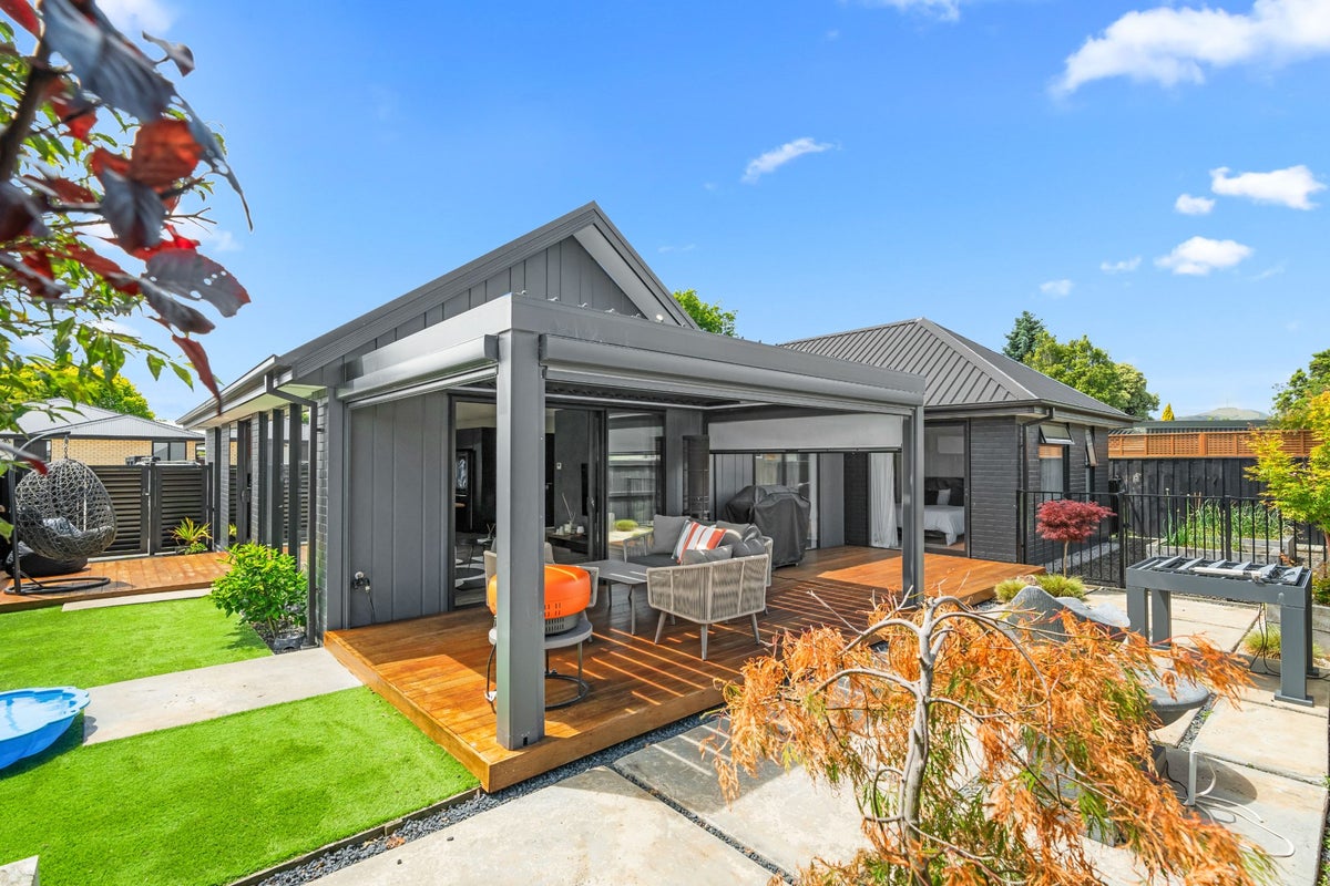 6 Fairbairn Close, Halswell, Christchurch - Carousel 1