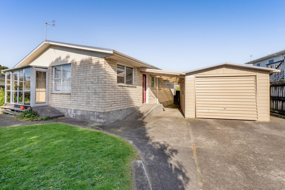 16 Dillon Drive, Bell Block, New Plymouth - Carousel 1
