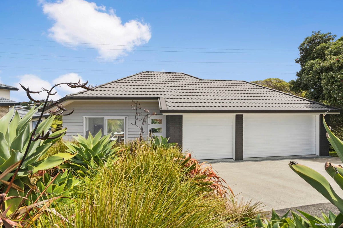 21 Highgrove Lane, Totara Vale, Auckland - Carousel 1