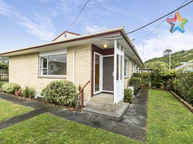 2/35 Parkvale Road, Karori, Wellington - Carousel 1
