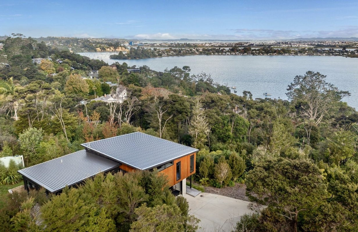17A Chatham Avenue, Paremoremo, Auckland - Carousel 1
