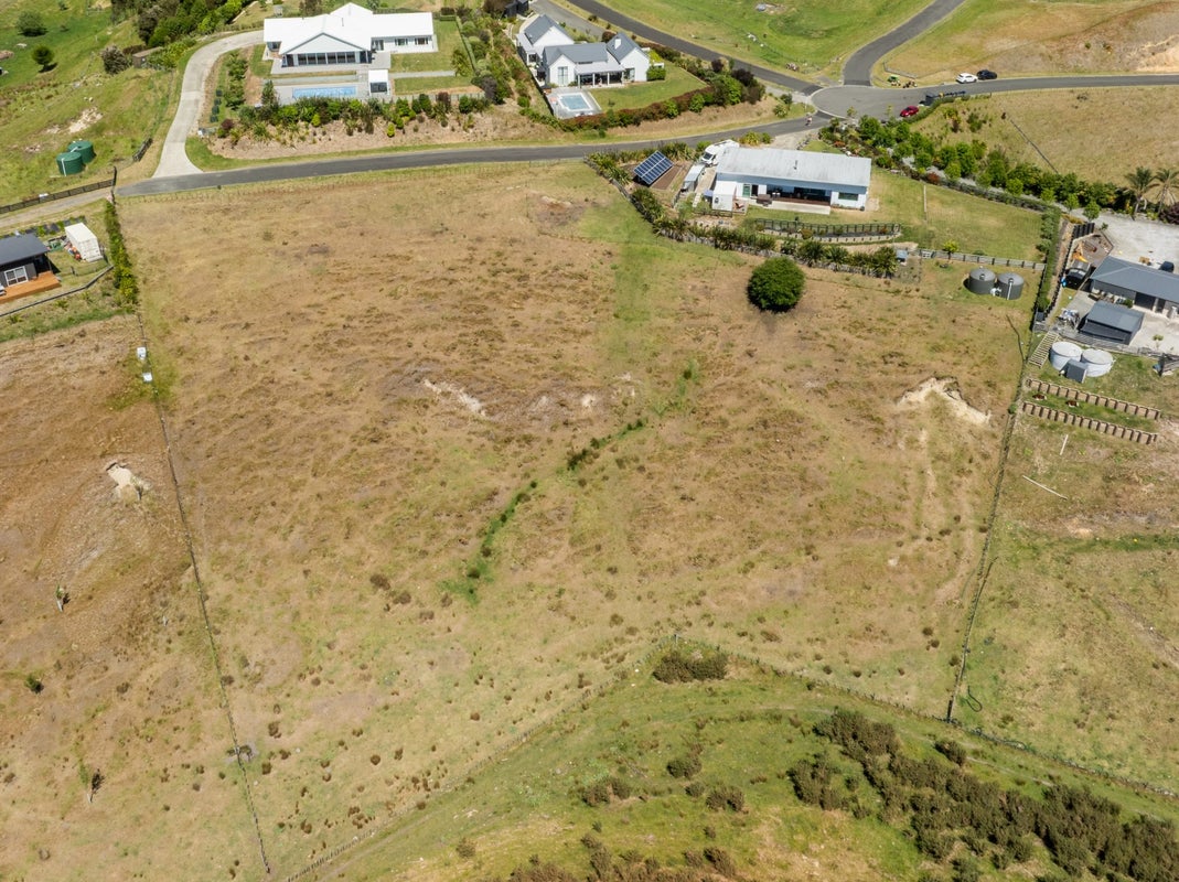 35 Quarry Ridge, Poraiti, Napier - Carousel 32
