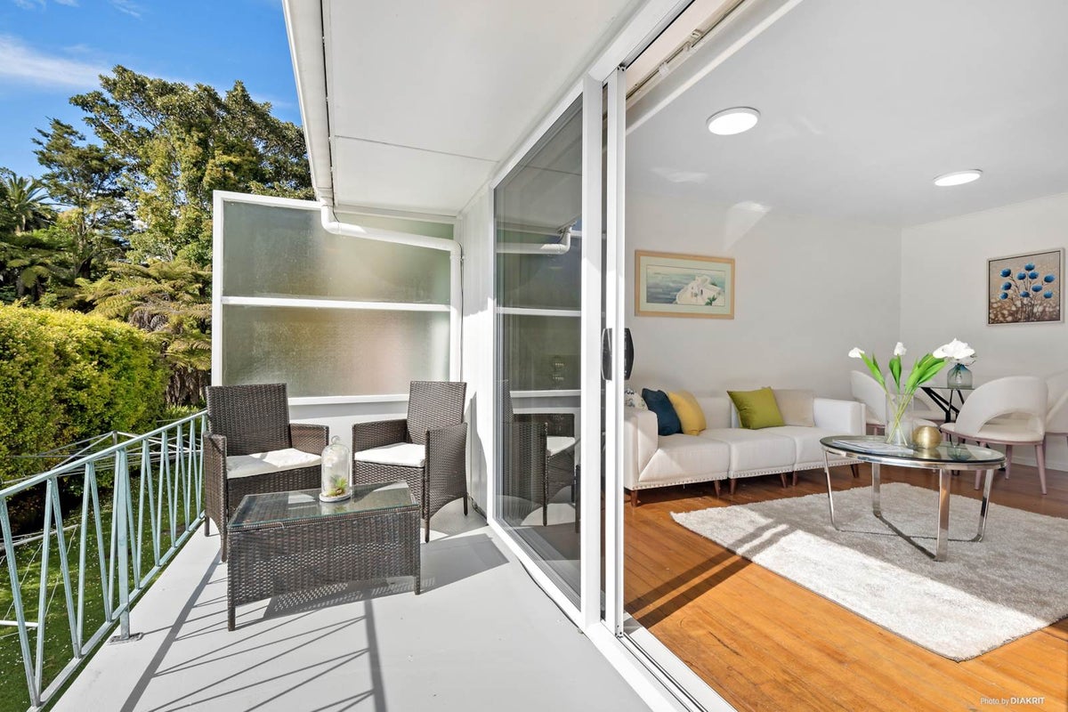 2/405 Beach Road, Mairangi Bay, Auckland - Carousel 2