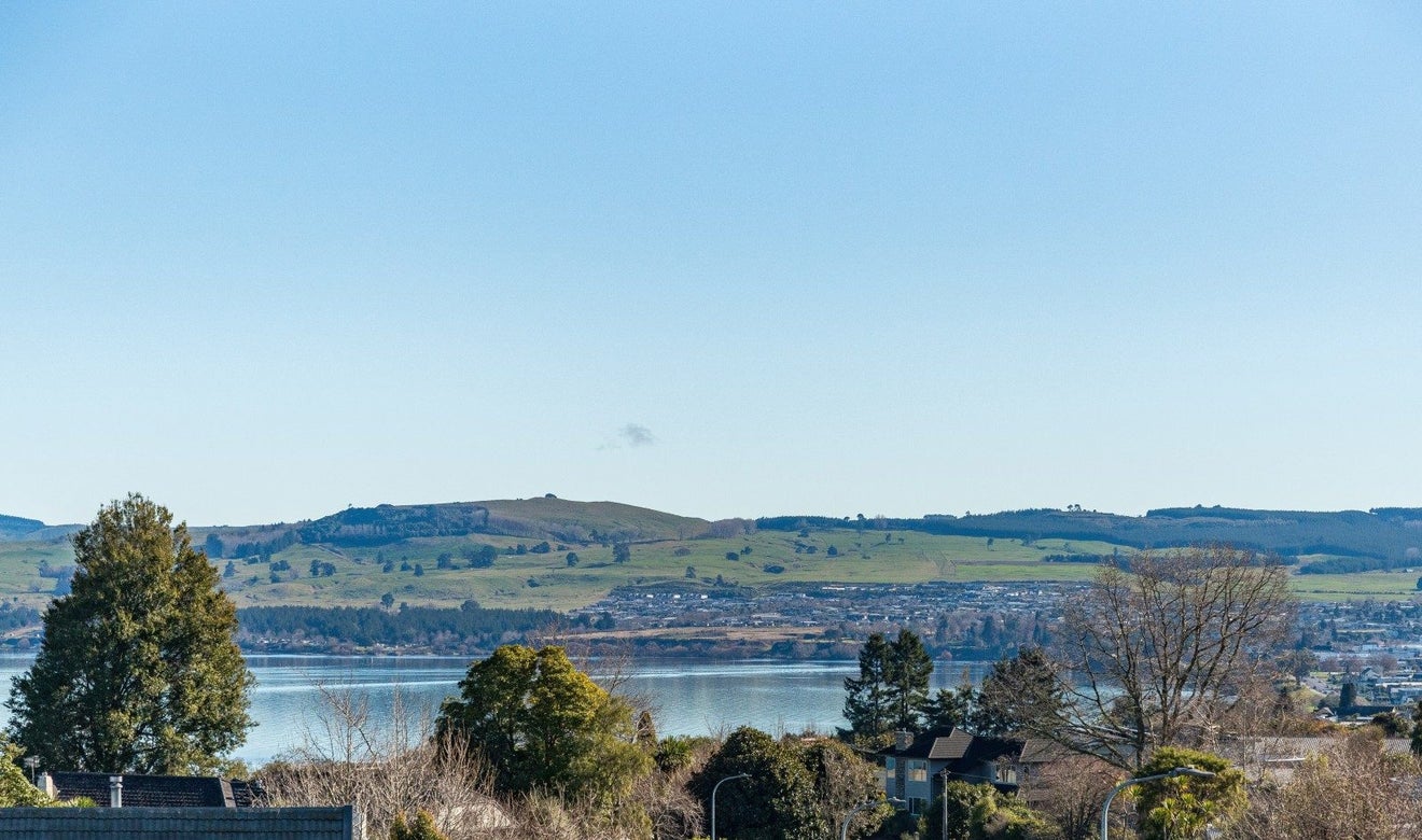 1/81 Shepherd Road, Waipahihi, Taupo - Carousel 1