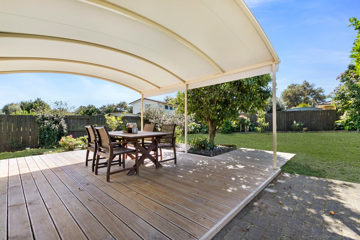 11 Elrita Place, Conifer Grove, Takanini - Carousel 1
