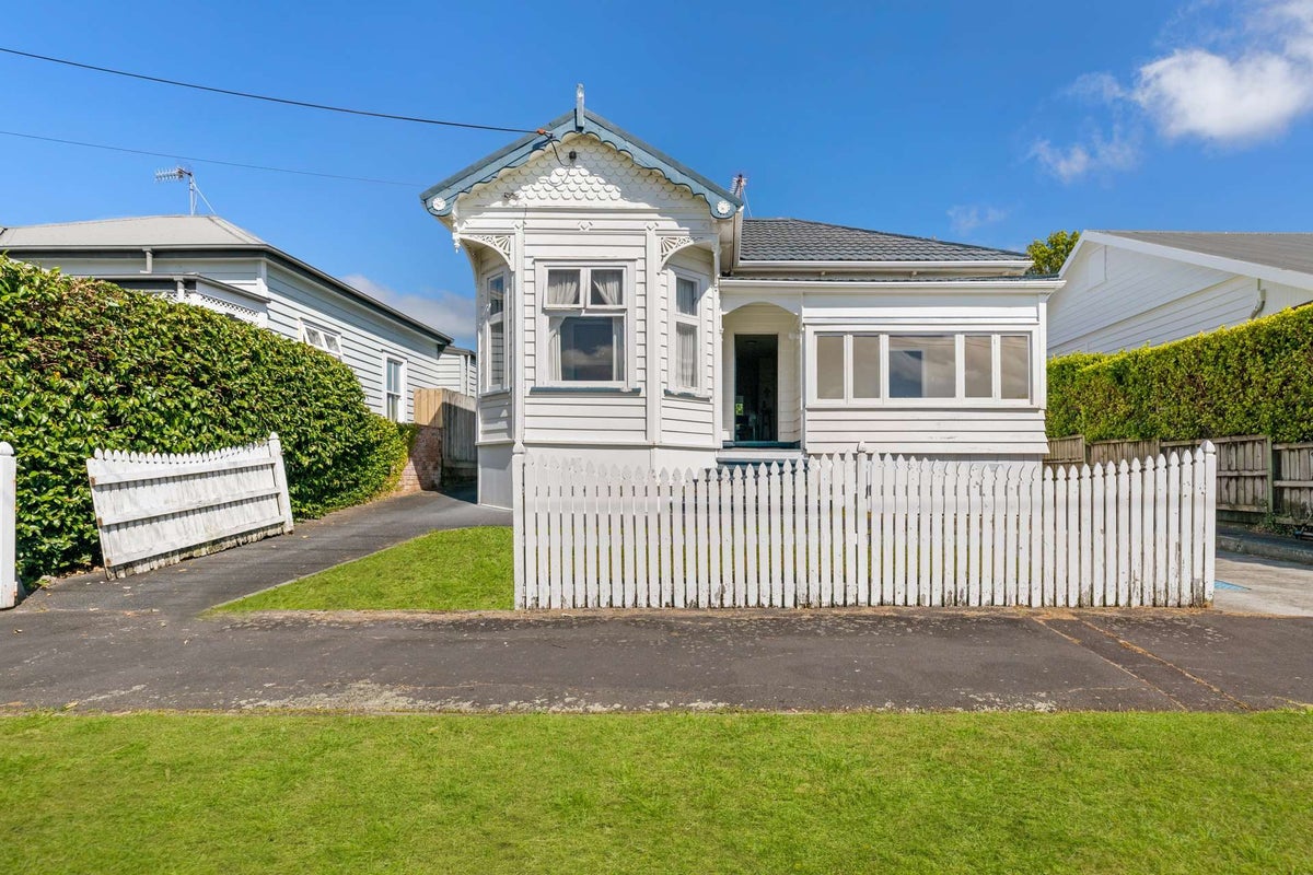 19 William Bond Street, Stanley Point, Auckland - Carousel 1