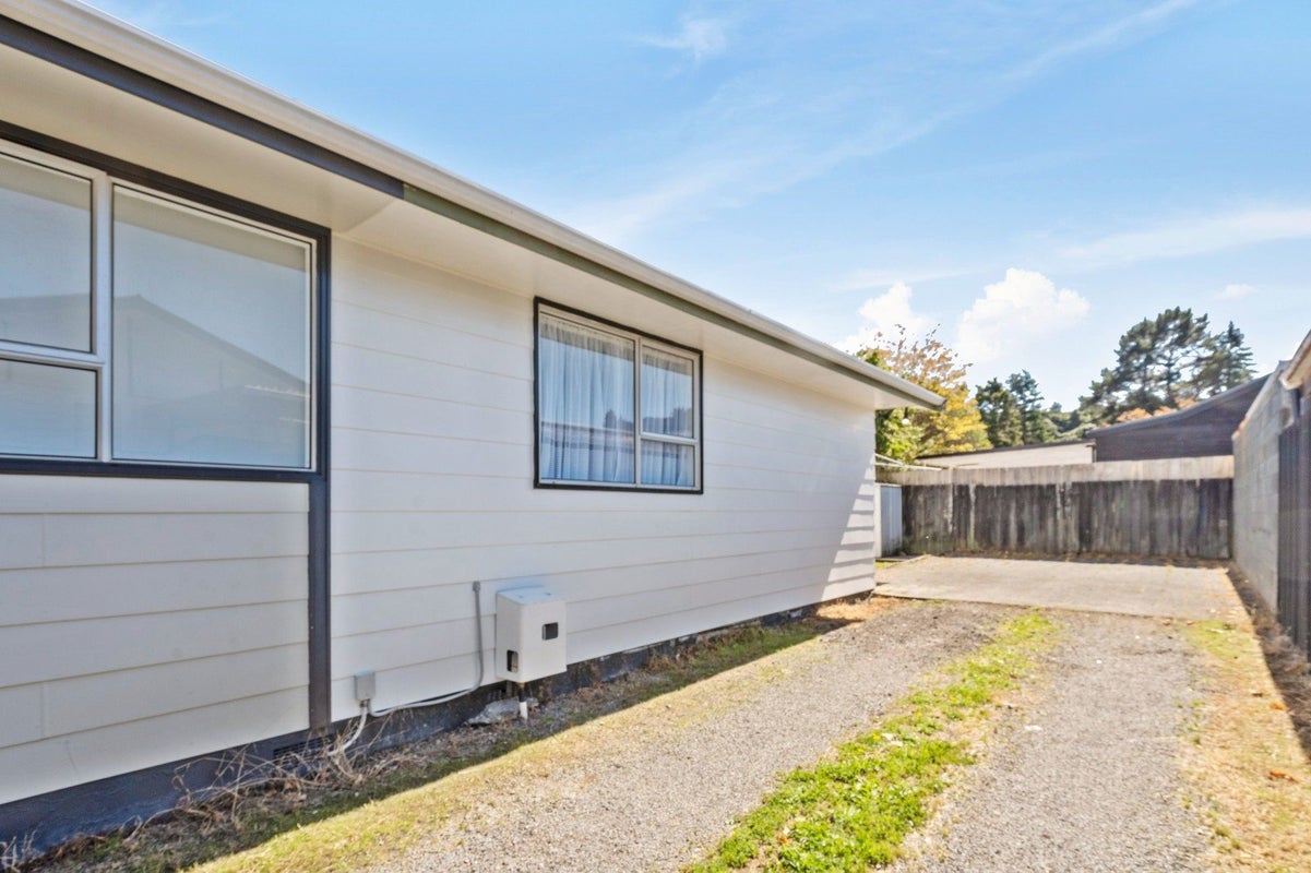 9B Gemstone Drive, Birchville, Upper Hutt - Carousel 13