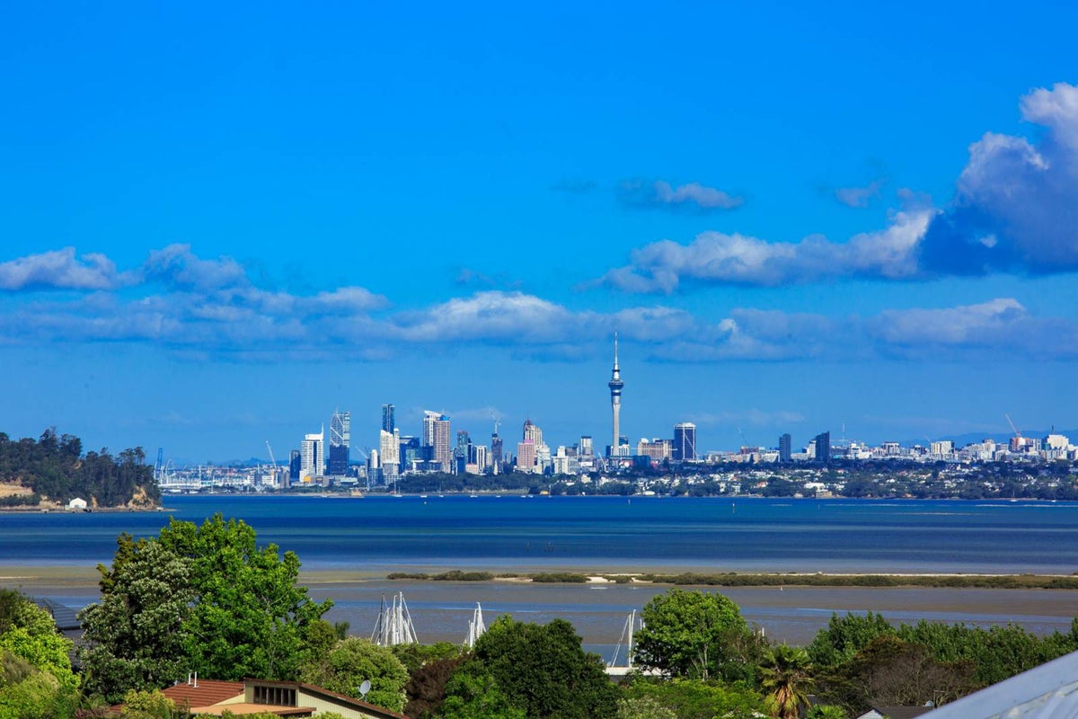 16 Marina View Drive, West Harbour, Auckland - Carousel 2
