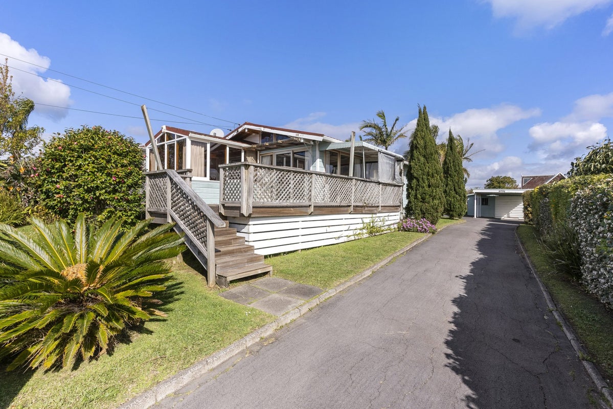 30 Karaka Road, Beachlands, Auckland - Carousel 1
