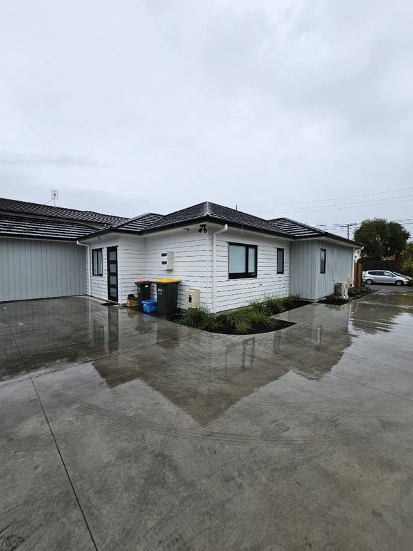 2/33 May Street, Hamilton East, Hamilton - Carousel 1