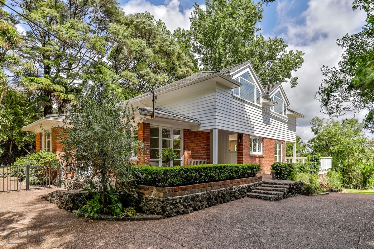 155 Scenic Drive, Titirangi, Auckland - Carousel 1