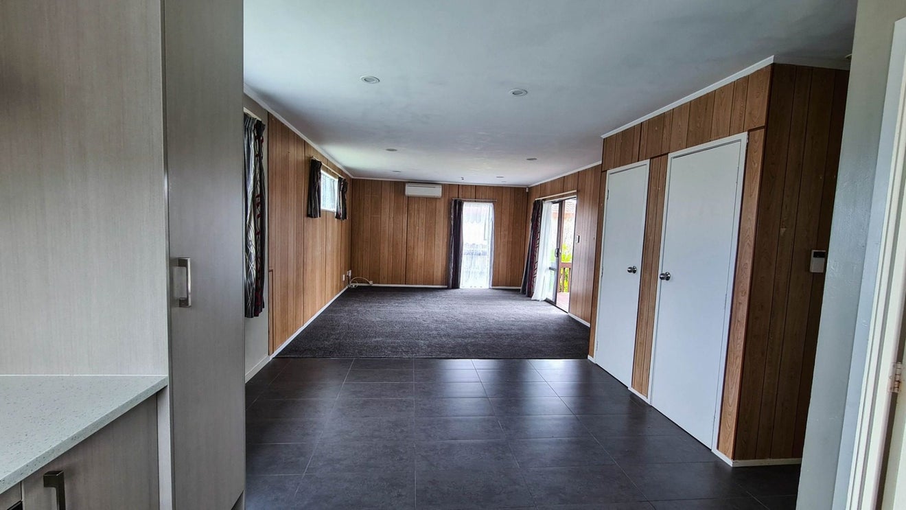 1/143 Te Irirangi Drive, Flat Bush, Auckland - Carousel 1