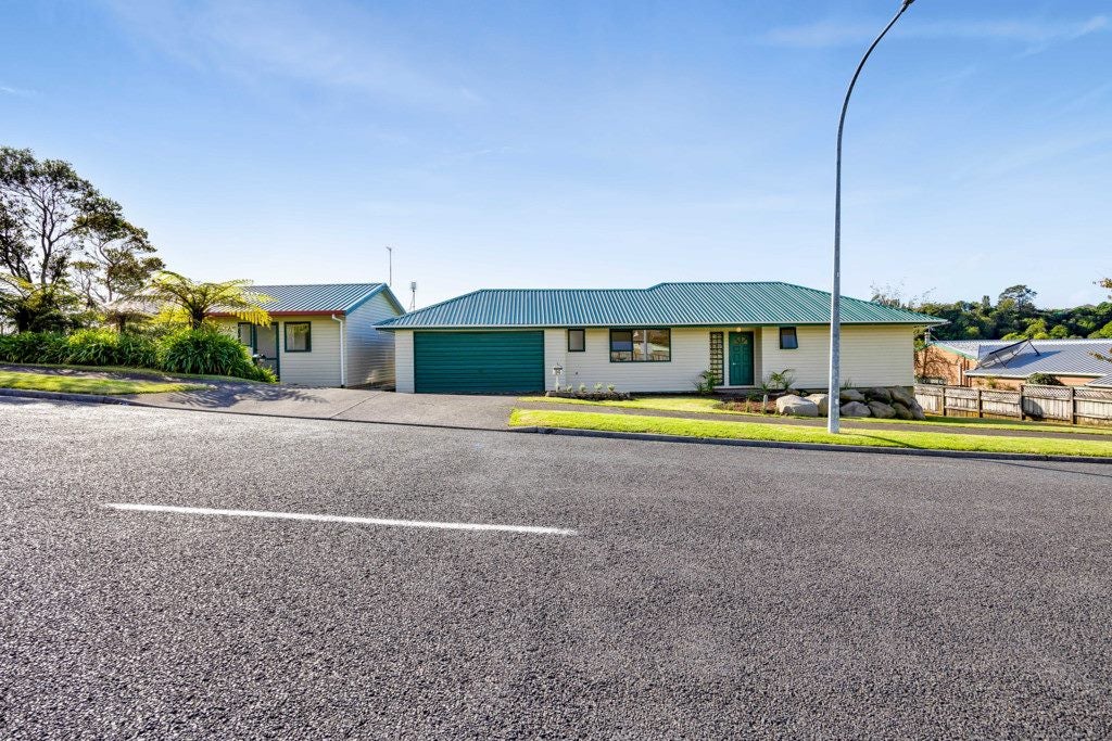 94 Riversdale Drive, Merrilands, New Plymouth - Carousel 1