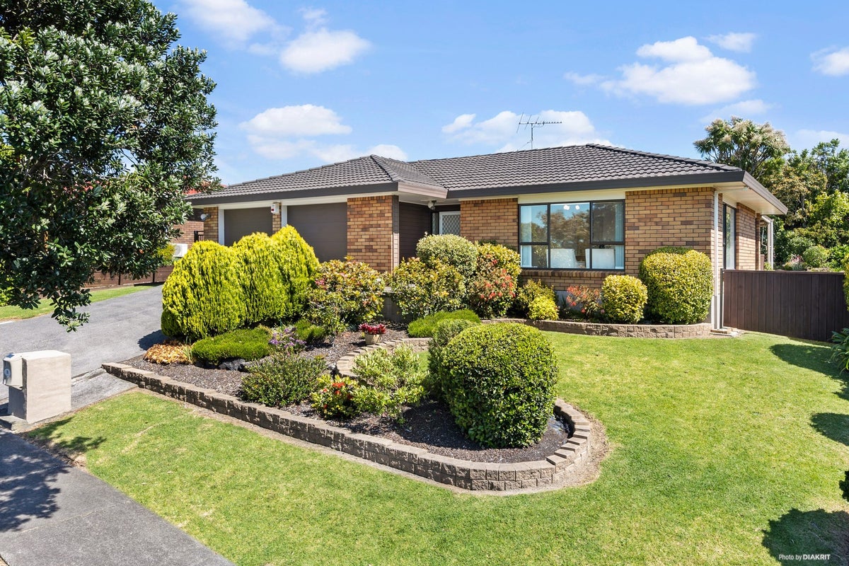 16 Orangewood Drive, Northpark, Auckland - Carousel 1