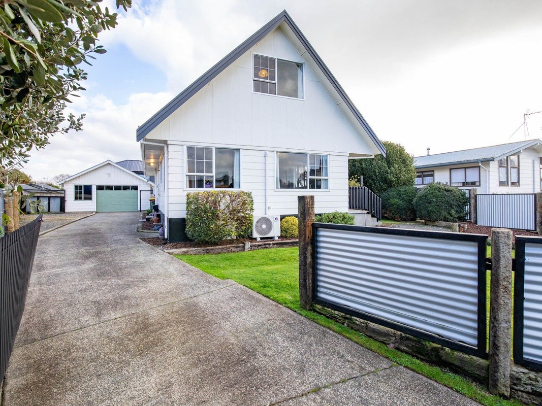 6 Camden Place, Pukete, Hamilton - Carousel 1