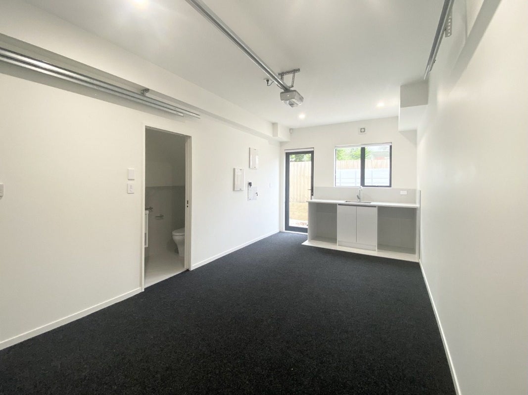 64A Landscape Road, Papatoetoe, Auckland - Carousel 2