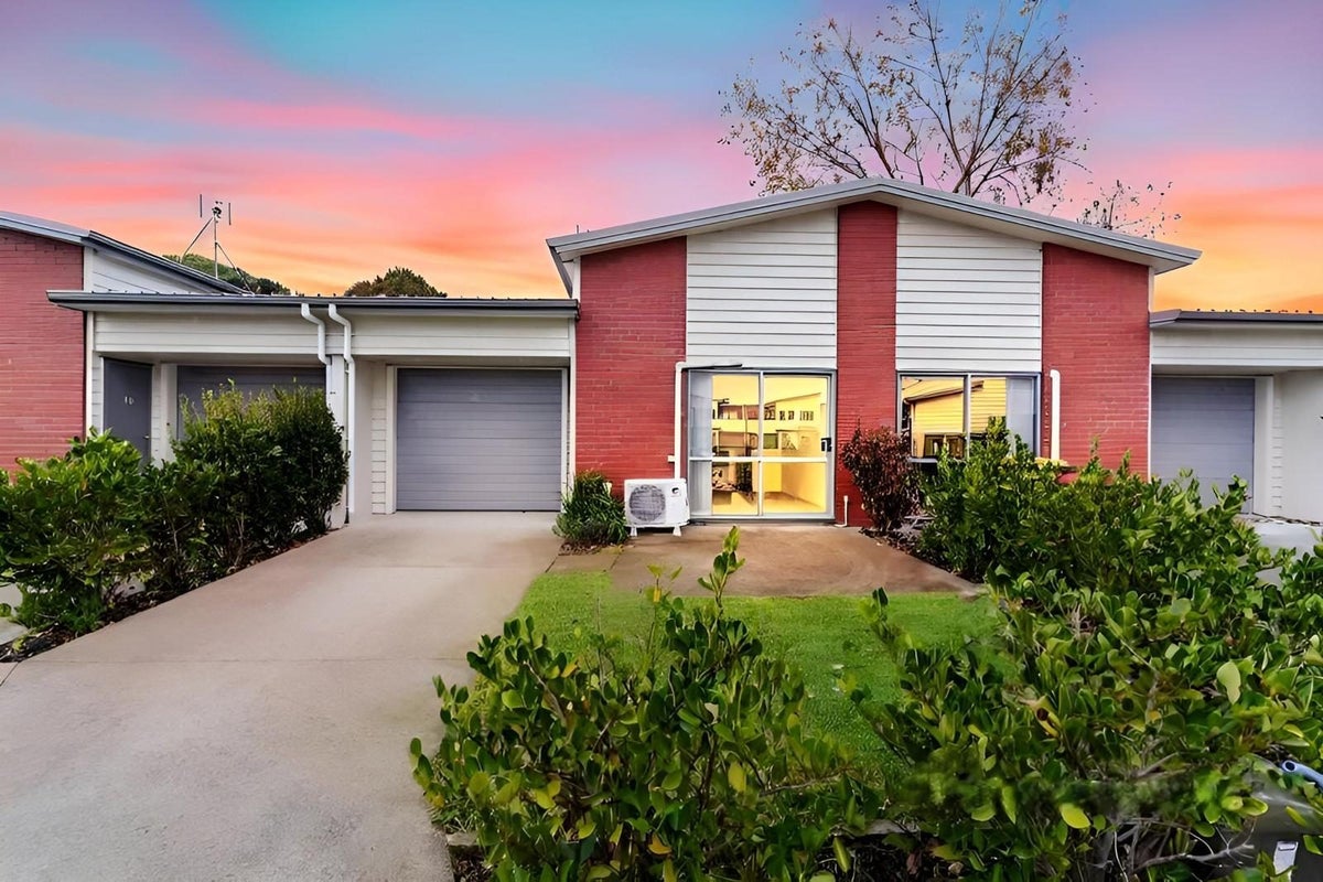 11/46 Park Estate Road, Rosehill, Papakura - Carousel 1