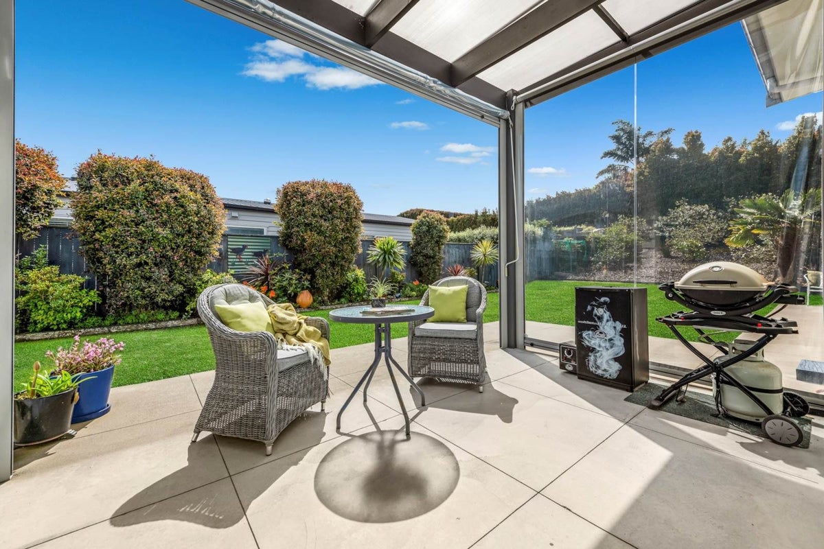 6 Lydiard Place, Beachlands, Manukau City, Auckland - Carousel 1