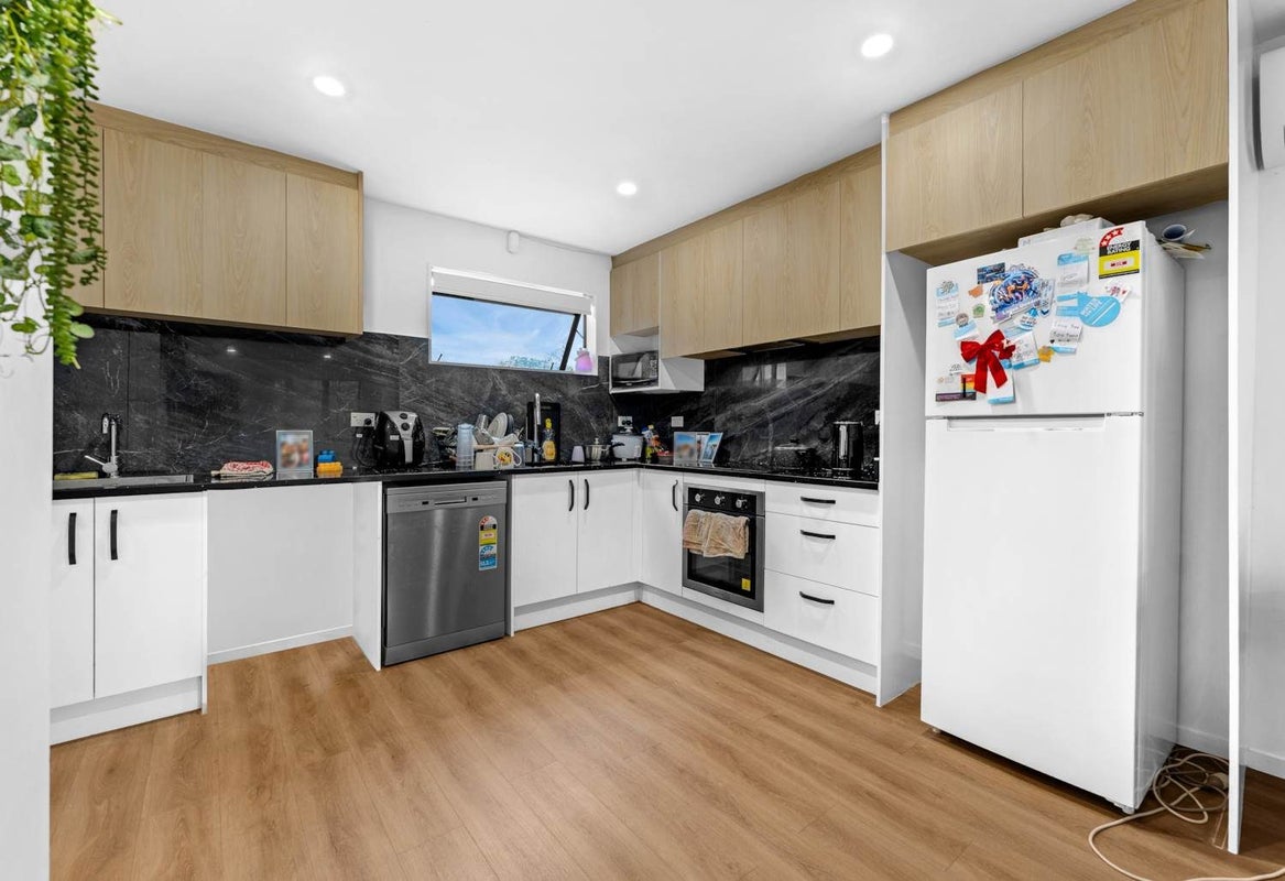 10B Benton Place, Manurewa, Manukau City, Auckland - Carousel 1