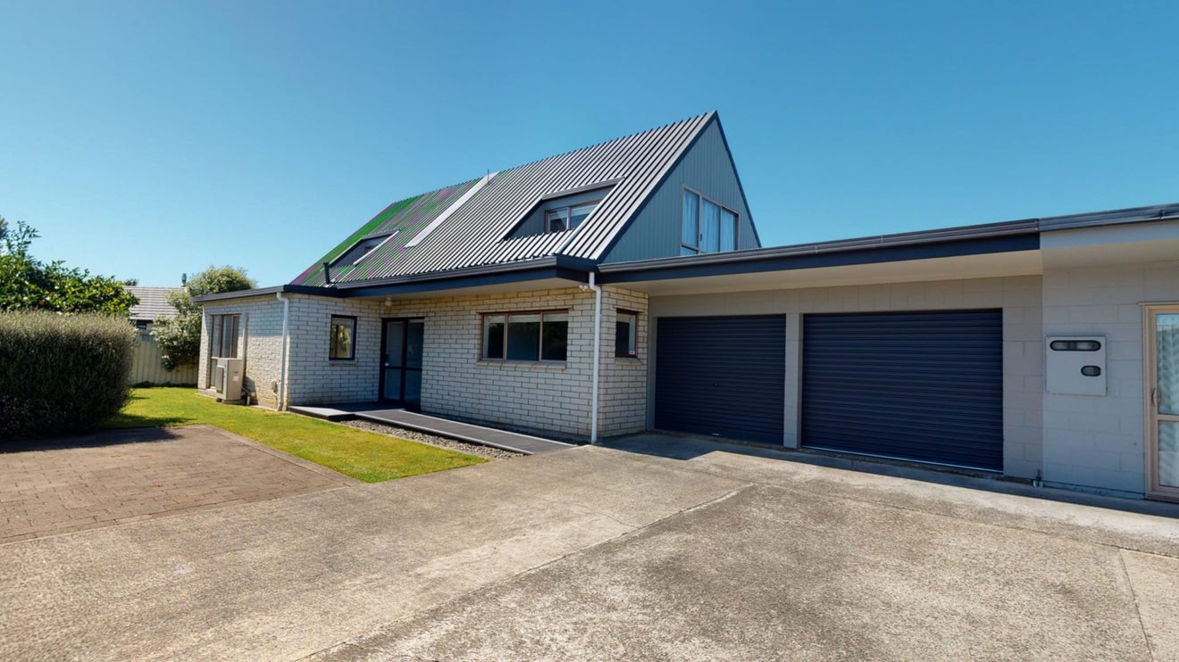 8 Essex Place, Springvale, Whanganui - Carousel 1