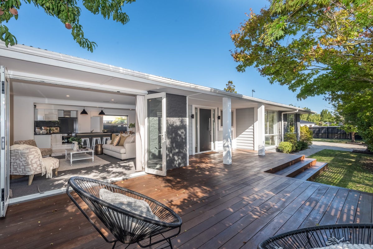 1/2 Sarabande Avenue, Redwood, Christchurch - Carousel 1