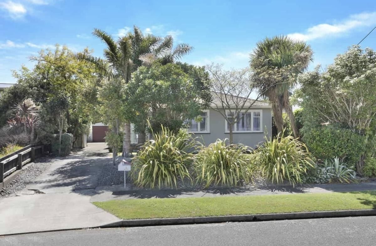 8 Nairn Crescent, Awapuni, Palmerston North - Carousel 2