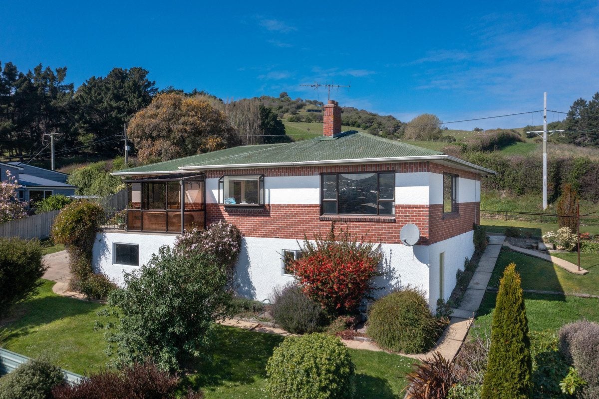 8 Allen Road, Green Island, Dunedin - Carousel 1