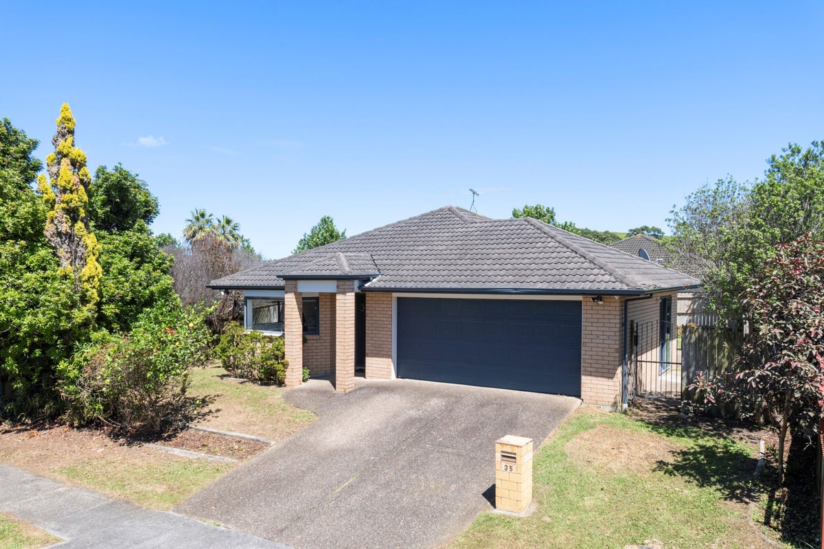 35 Kellaway Drive, East Tamaki, Auckland - Carousel 1