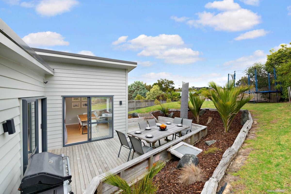 24 Shadon Place, Stanmore Bay, Whangaparaoa - Carousel 2