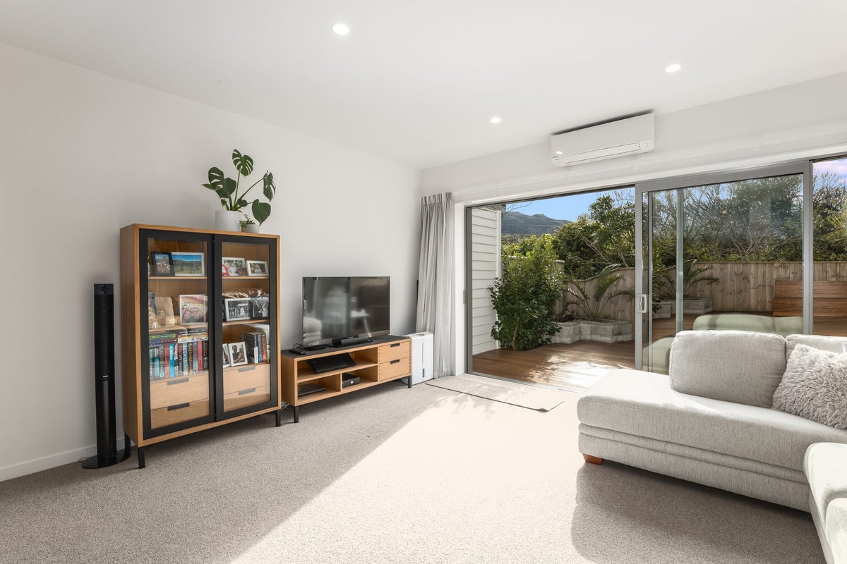 14/7 Handyside Street, Tawa, Wellington - Carousel 2