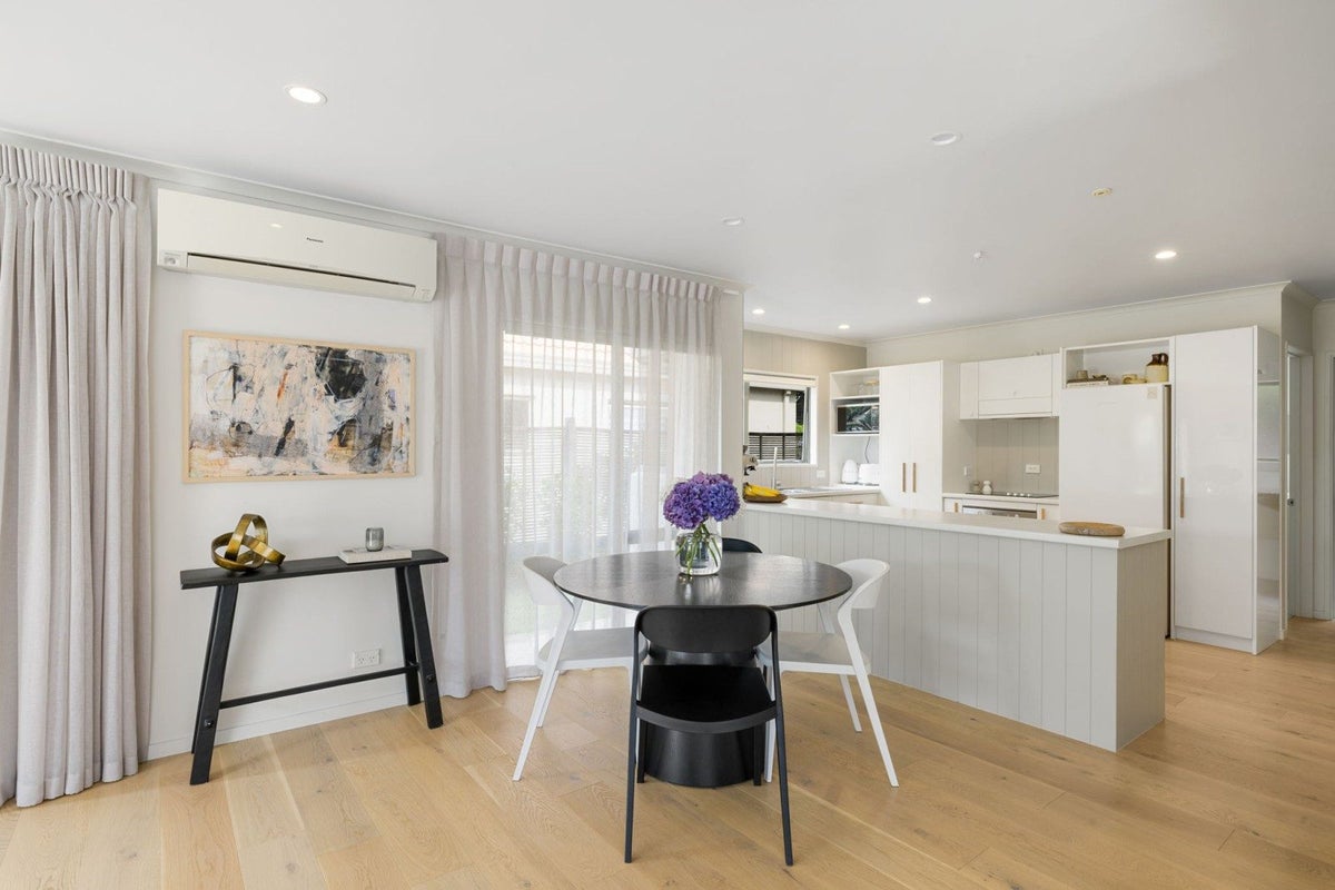 2/17 Pope Terrace, Leamington, Cambridge - Carousel 1